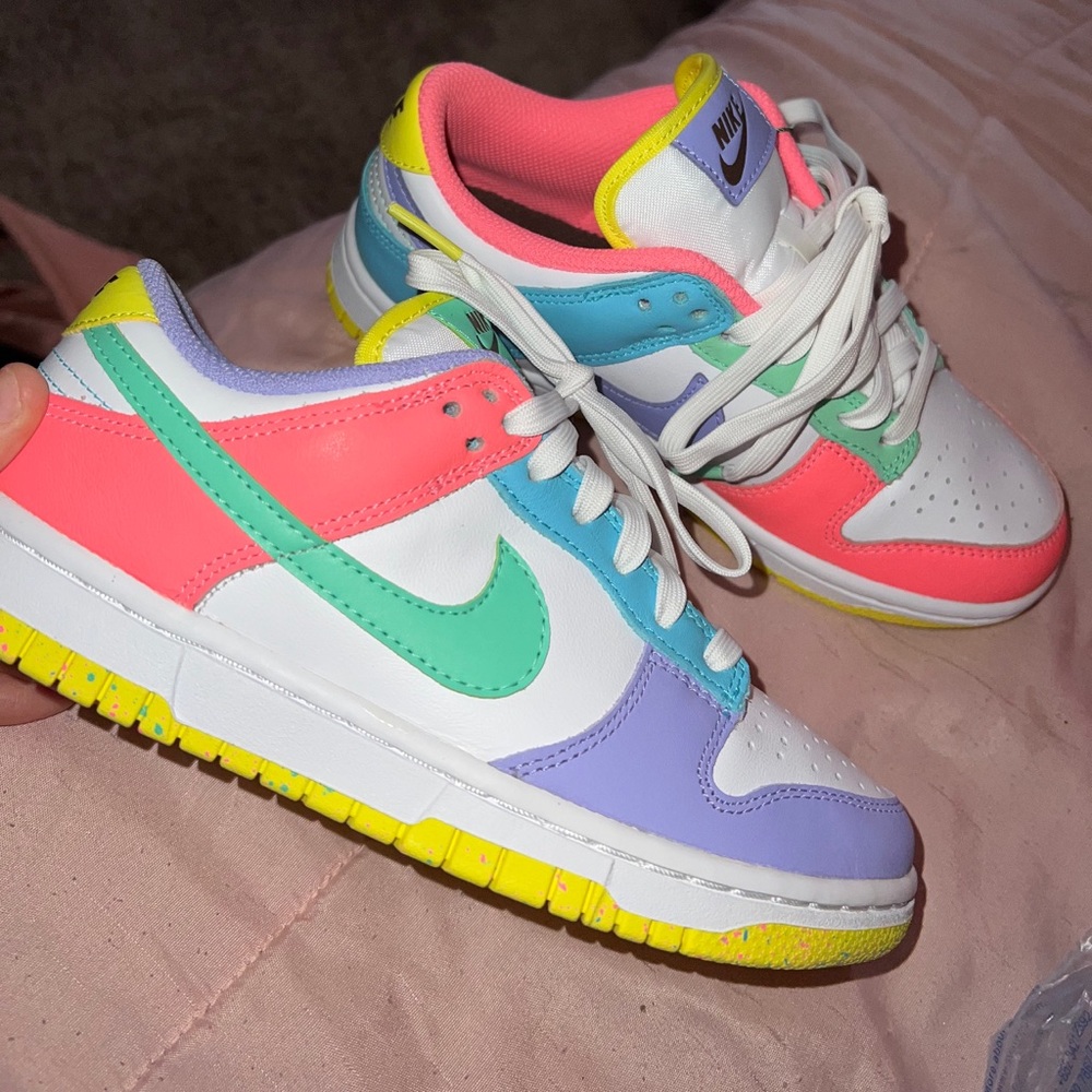 Size 5 1/2 youth Dunks..